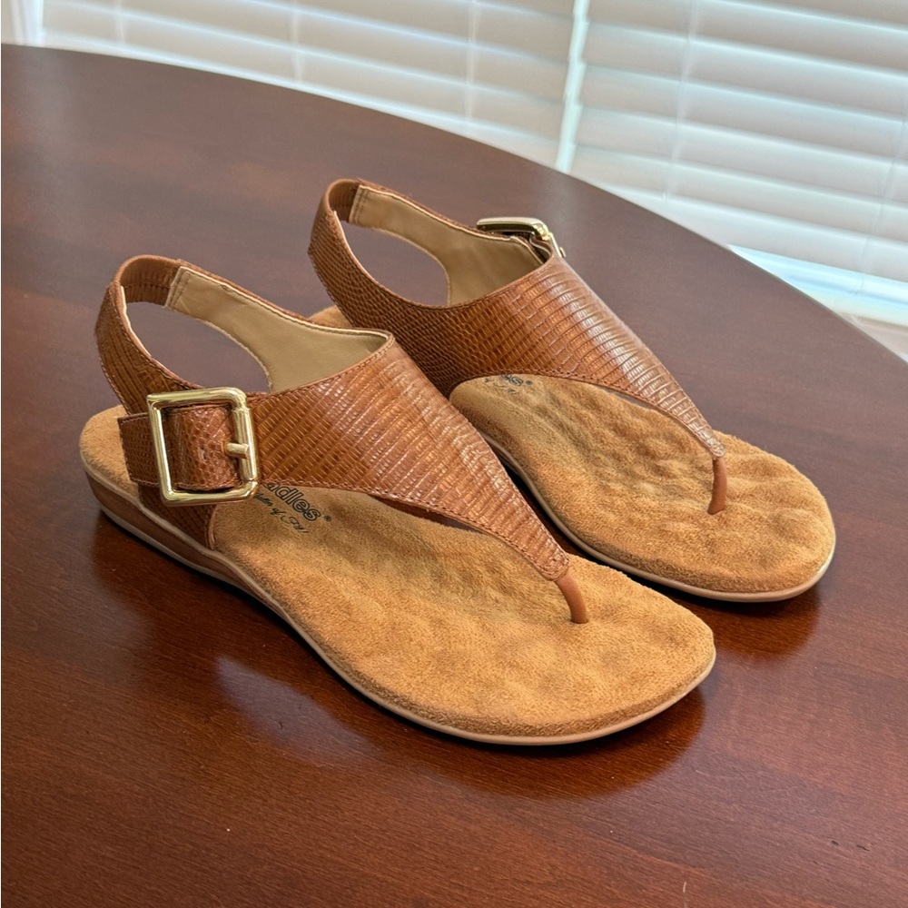 NWOT - Walking Cradle Noelle Sandals - Color: Luggage - Size: 5.5